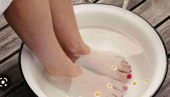 should-you-soak-your-feet-in-cold-water-to-relieve-pain-at-night